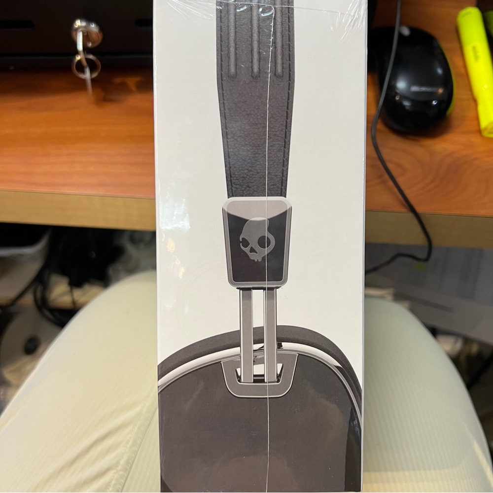 NIB Skullcandy Navigator Headphones - Picture 3 of 3